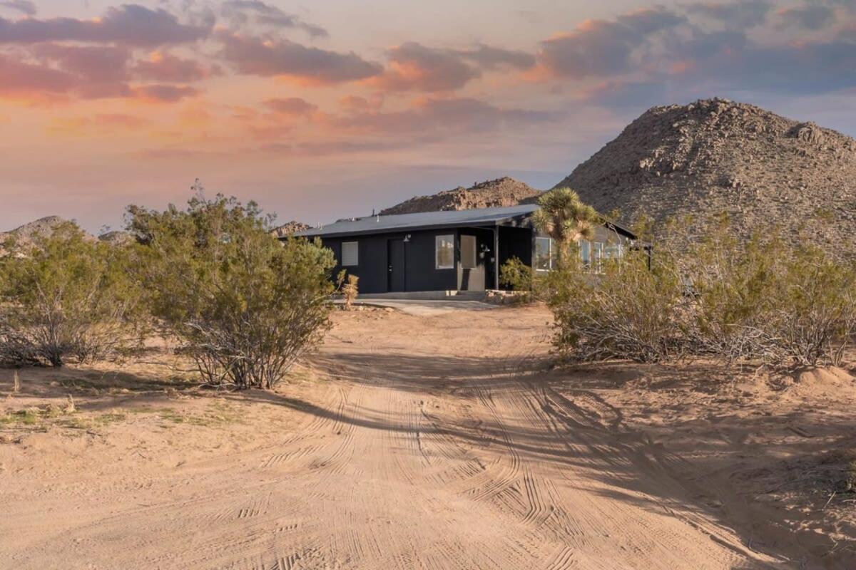 Sacred Haven L Cabin W Cowboy Pool At Park Entrance Joshua Tree Zewnętrze zdjęcie